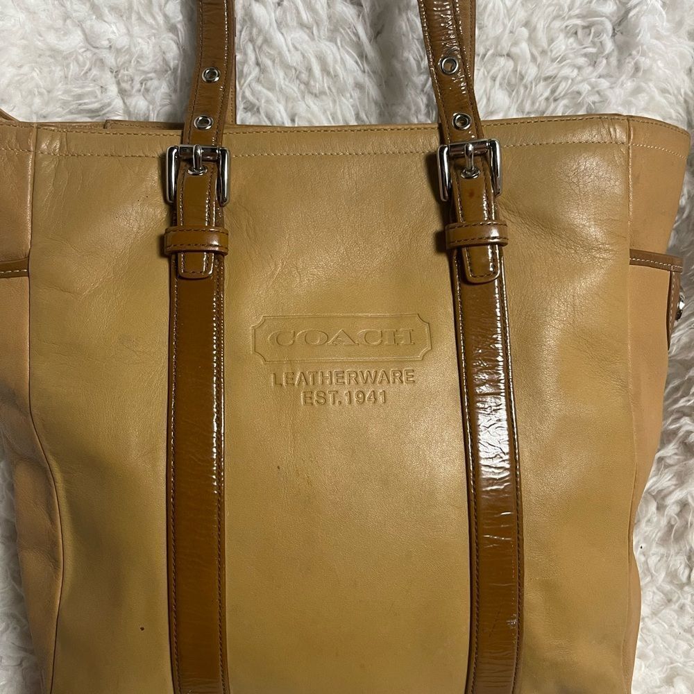 Vintage Coach Leatherware Est. 1941 tan shoulder bag with brown straps and trims - Picture 7 of 16